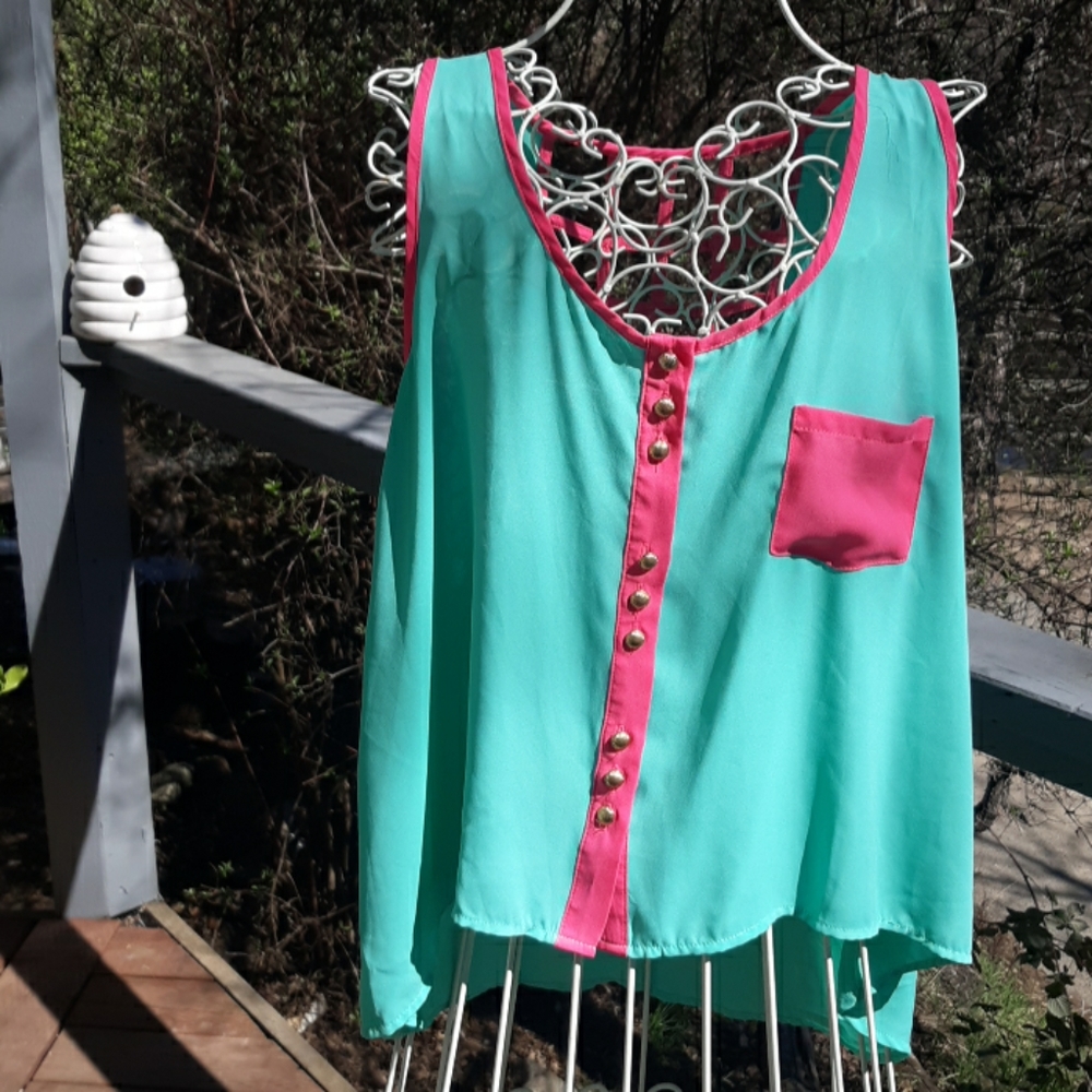 Light Blue & Pink CUTE🌻🌻 Spring Tank - Picture 2 of 6